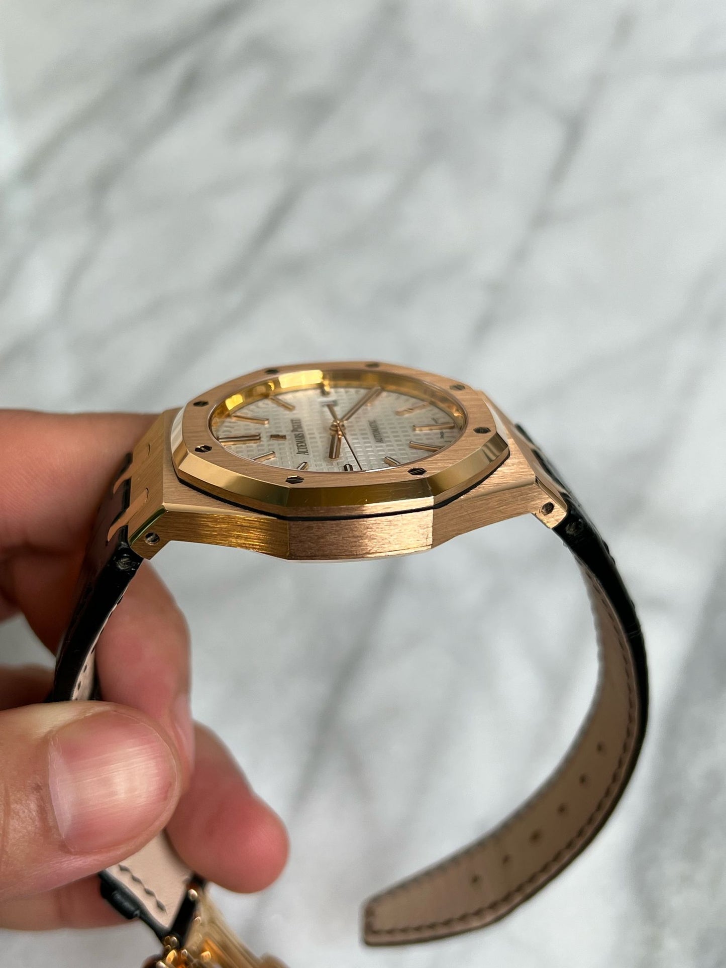 2013 15400OR.OO.D088CR.01 White on Leather Preowned Watch/Warranty Booklet