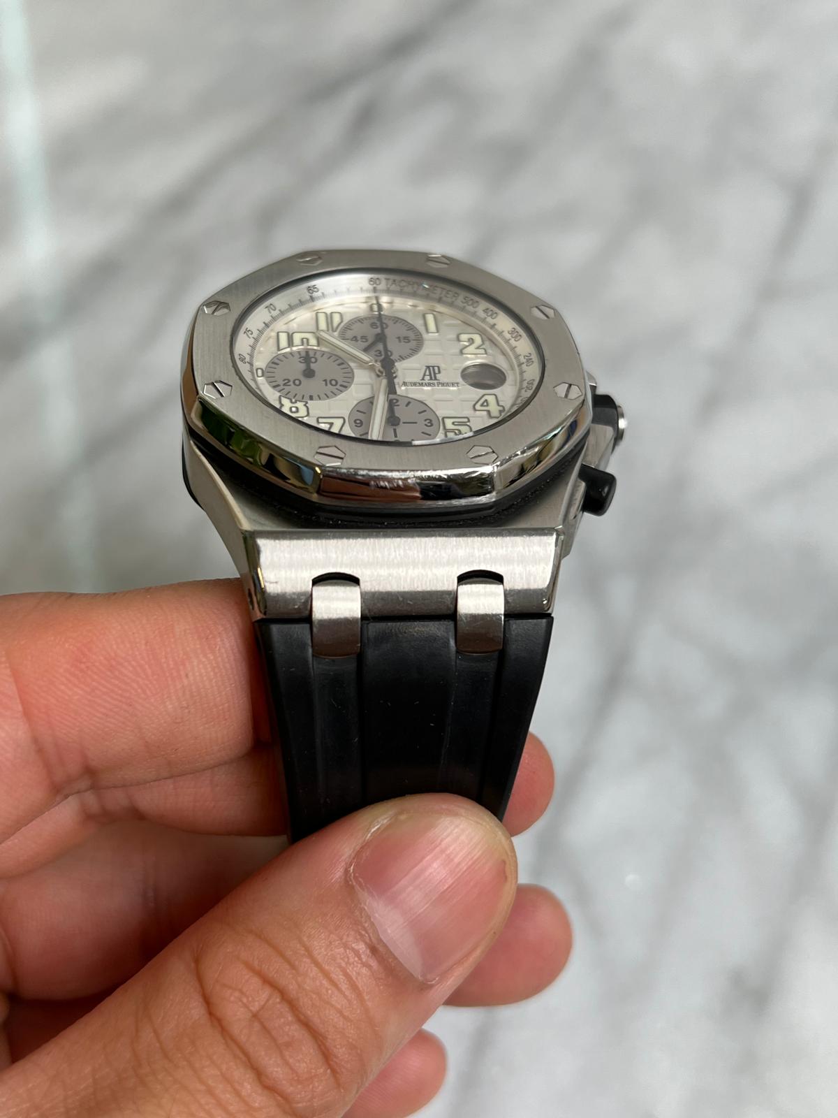 Open 26020ST White/Silver Offshore Preowned Complete