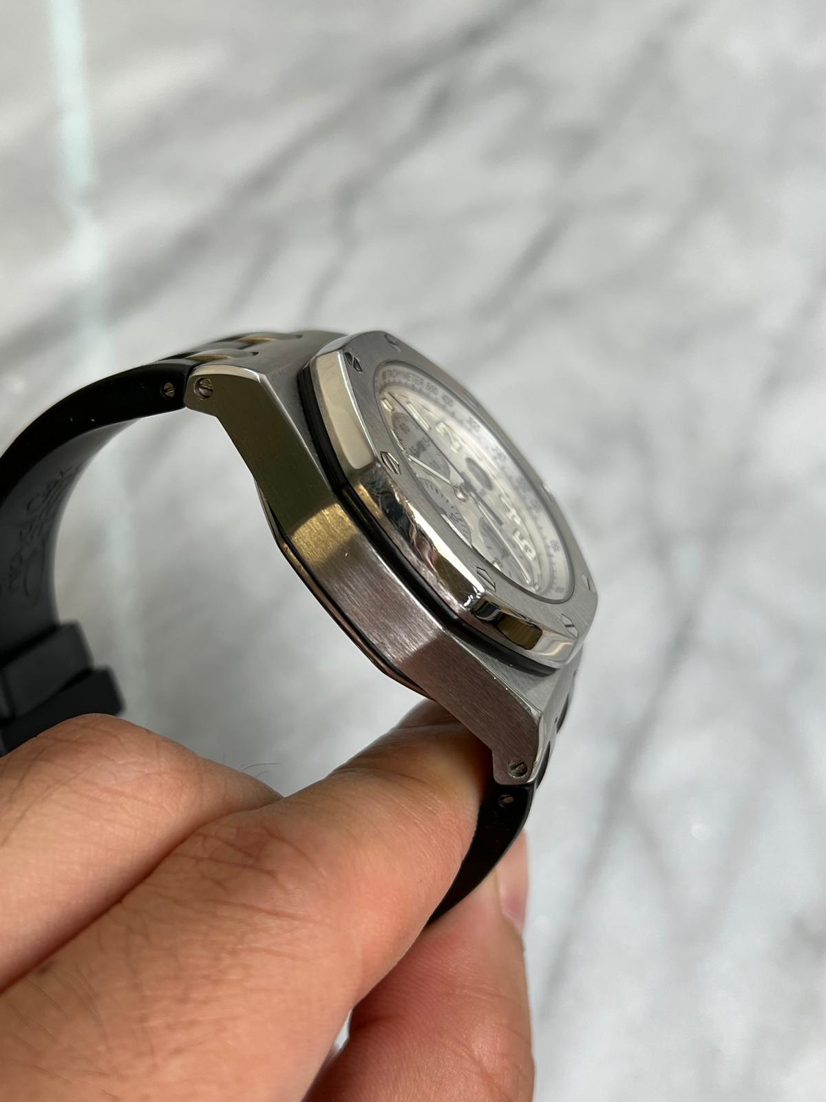 Open 26020ST White/Silver Offshore Preowned Complete