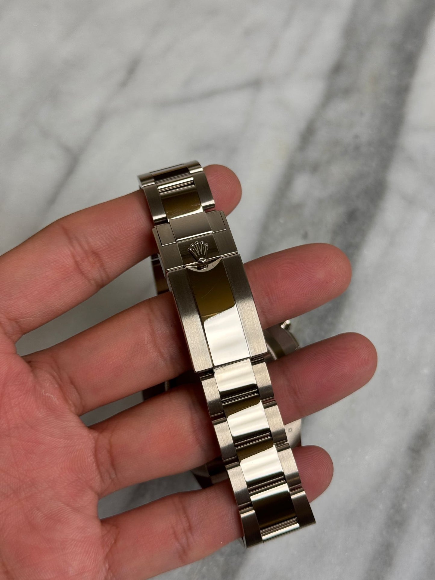 2021 116689 YM44, Mercedes Hands Preowned Good, NFC Card Complete