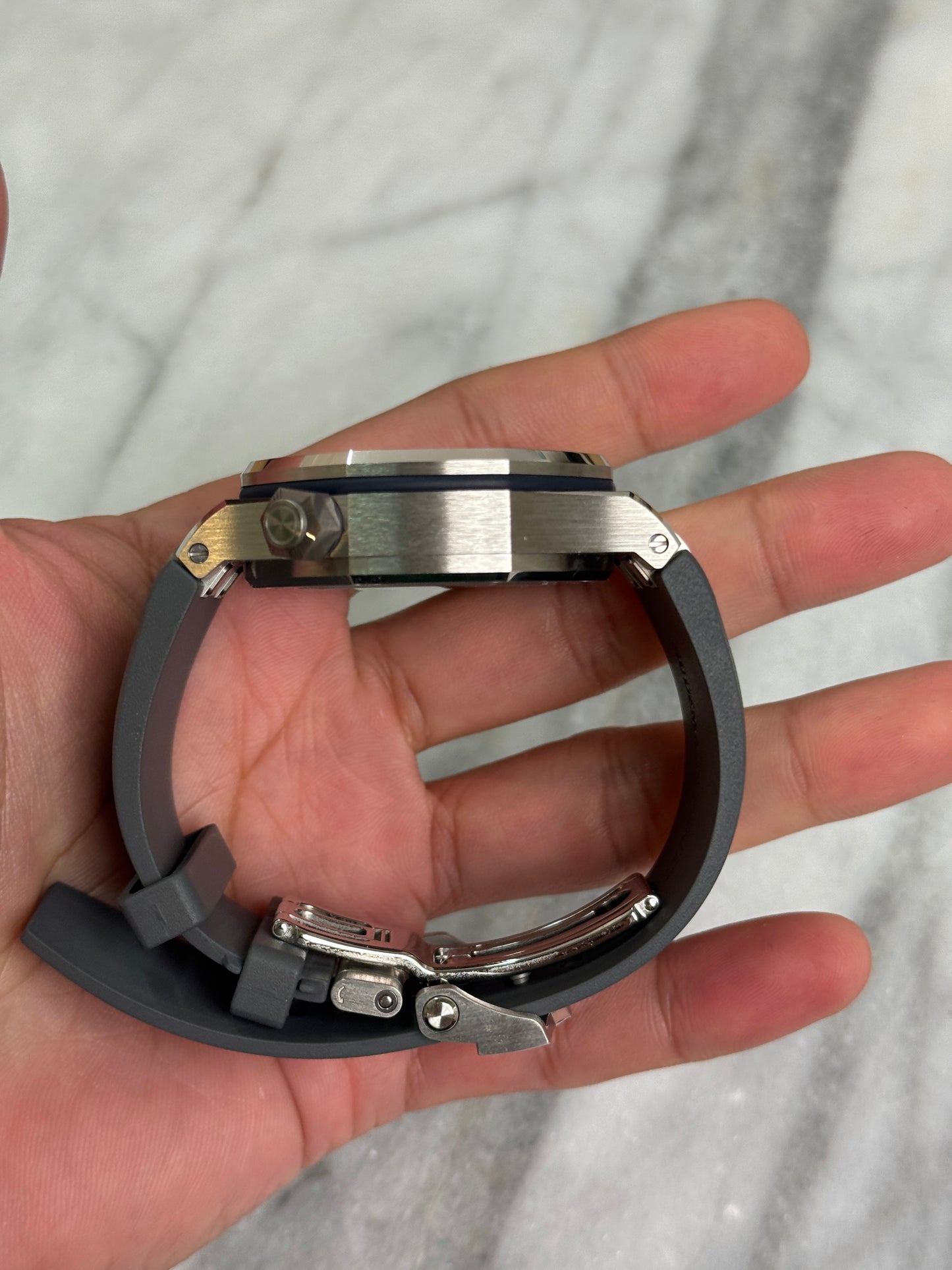 2024 15720ST.OO.A009CA.01 Grey Preowned Complete, Extra Navy Strap