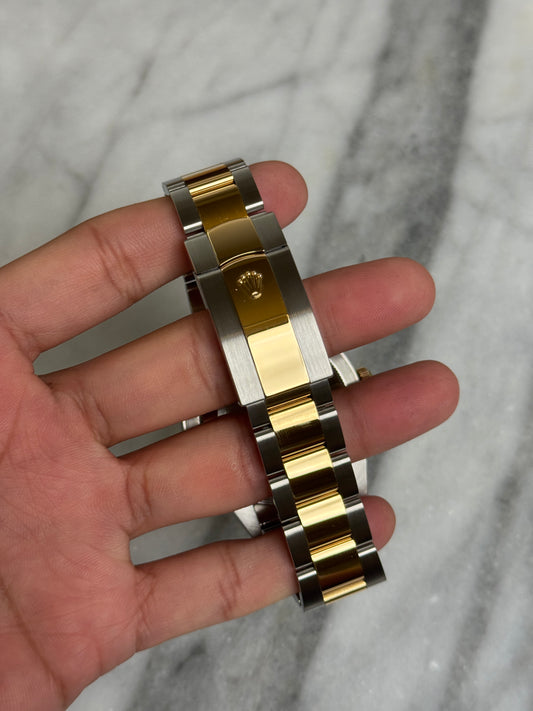 2023 336933 Oyster Champ Sky Like New Complete w/ White Tag