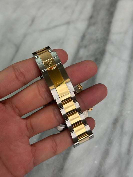 2024 126503 White Preowned Complete