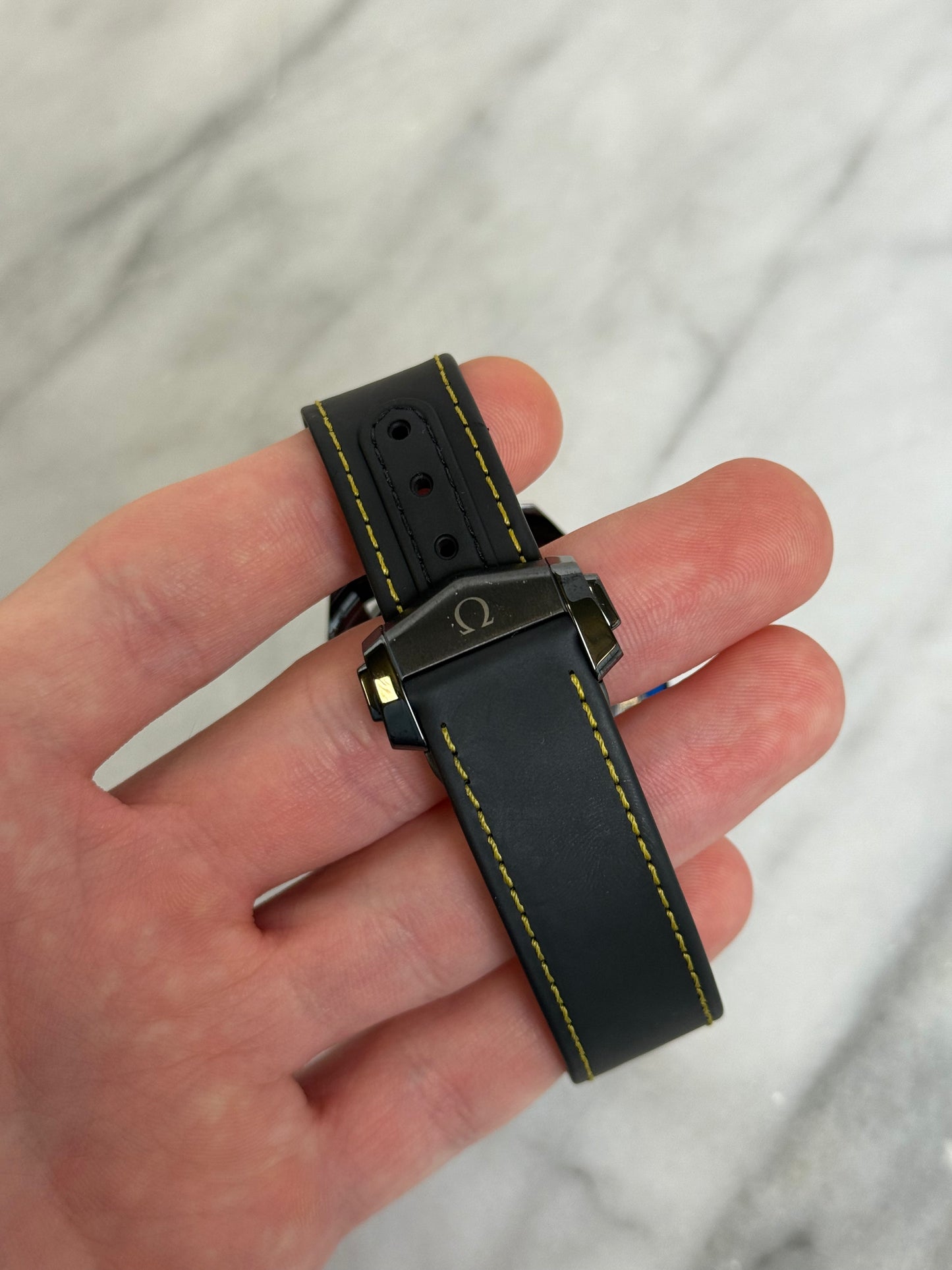 2025 31092445001001 Speedmaster Apollo 8 Black Dial Black/Yellow Rubber Strap New Complete