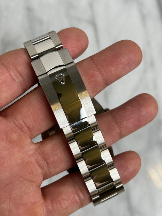 2023 326934 Oyster Blue Sky Preowned Good Complete w/ White Tag