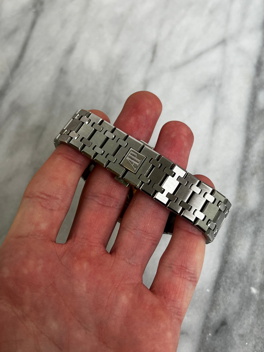 2013 15400ST White Preowned Watch/Warranty Booklet