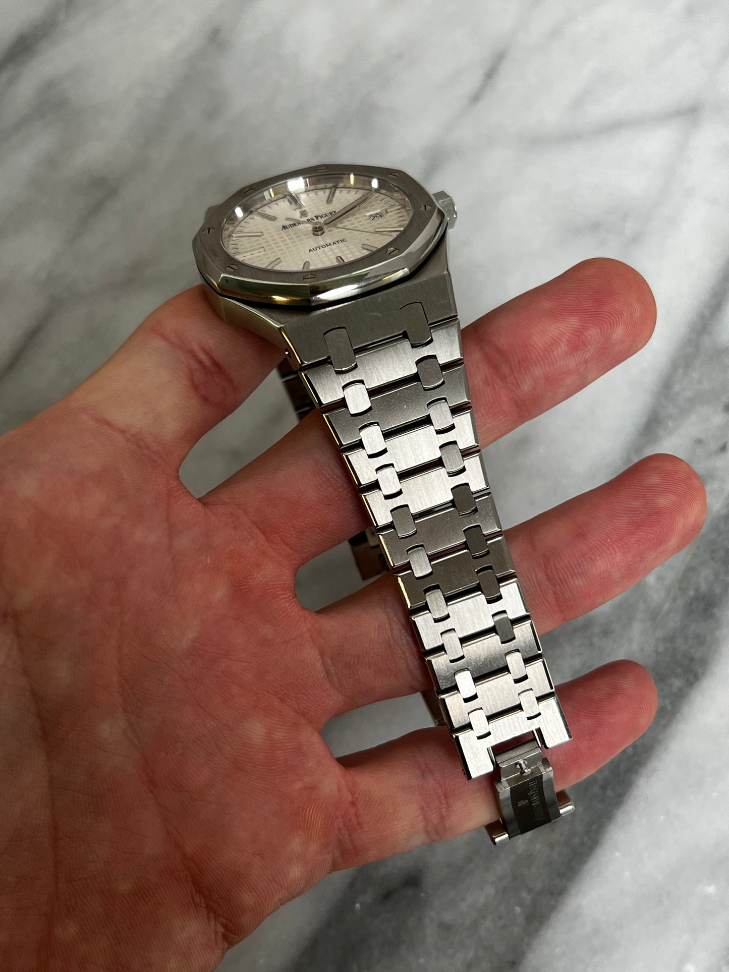 2013 15400ST White Preowned Watch/Warranty Booklet