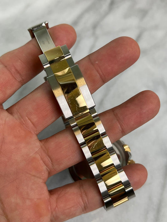 2024 126503 Black Preowned Good Complete