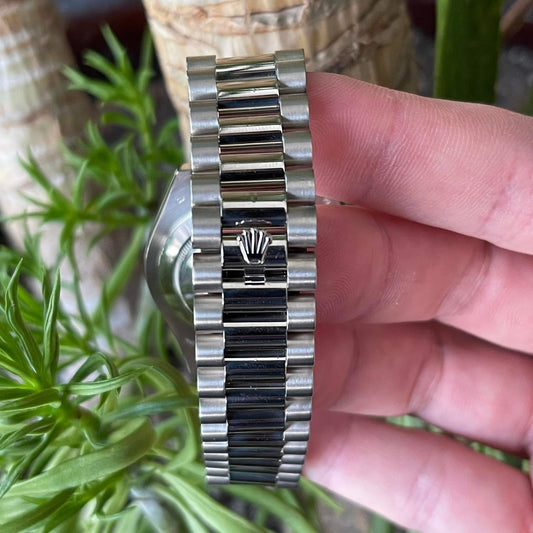 2010 218239 Grey Arabic Numeral DD41 Preowned Complete, 9 Screws