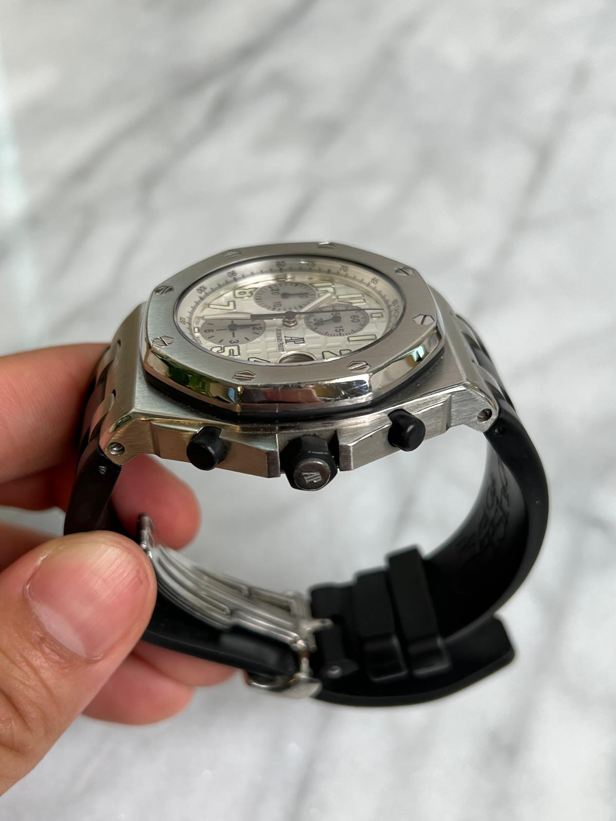 Open 26020ST White/Silver Offshore Preowned Complete