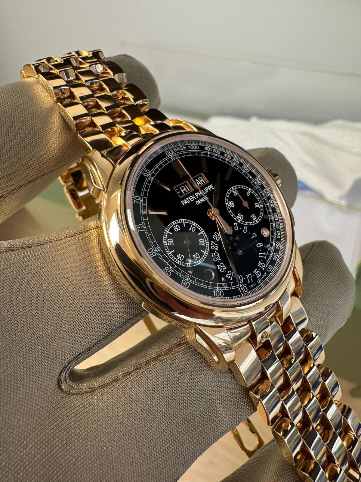 2022 5270/1R Perpetual Calendar Preowned Good Complete (Missing second caseback)