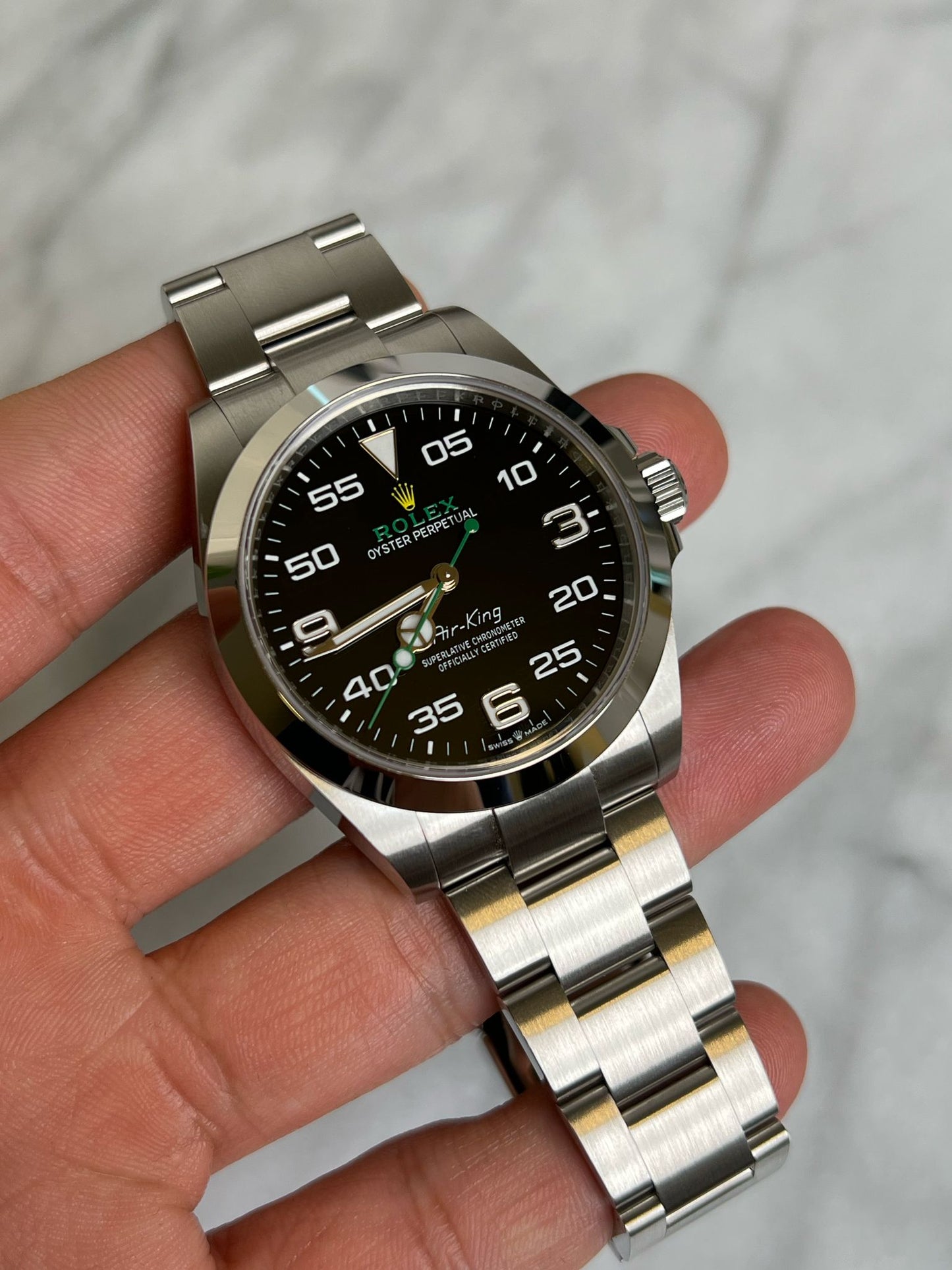 2025 126900 Airking New, Hairline on Clasp Complete