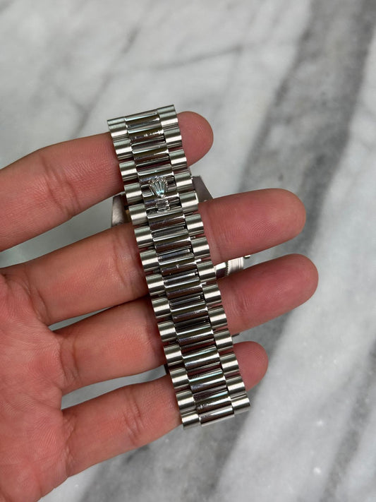 2022 228206 Ice Blue Roman Preowned Complete w/ White Tag