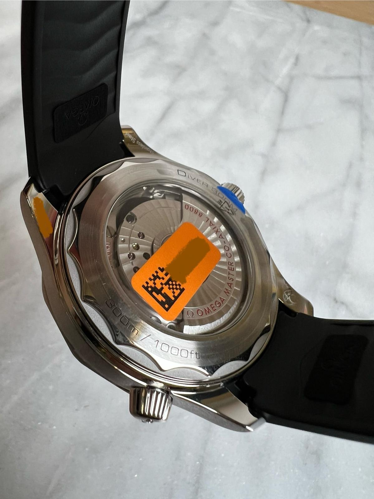 2024 21032422001001 Black Seamaster Diver 300M 42 mm, steel on rubber strap New Complete