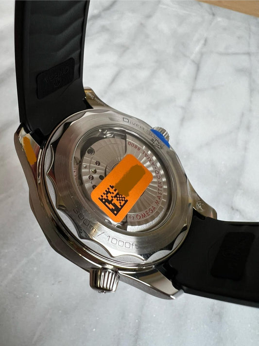 2024 21032422001001 Black Seamaster Diver 300M 42 mm, steel on rubber strap New Complete