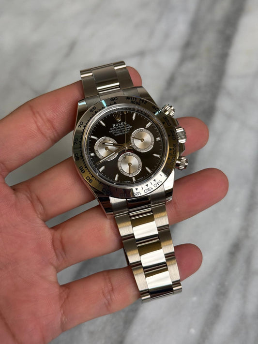 2025 126509 Black Preowned Good Complete