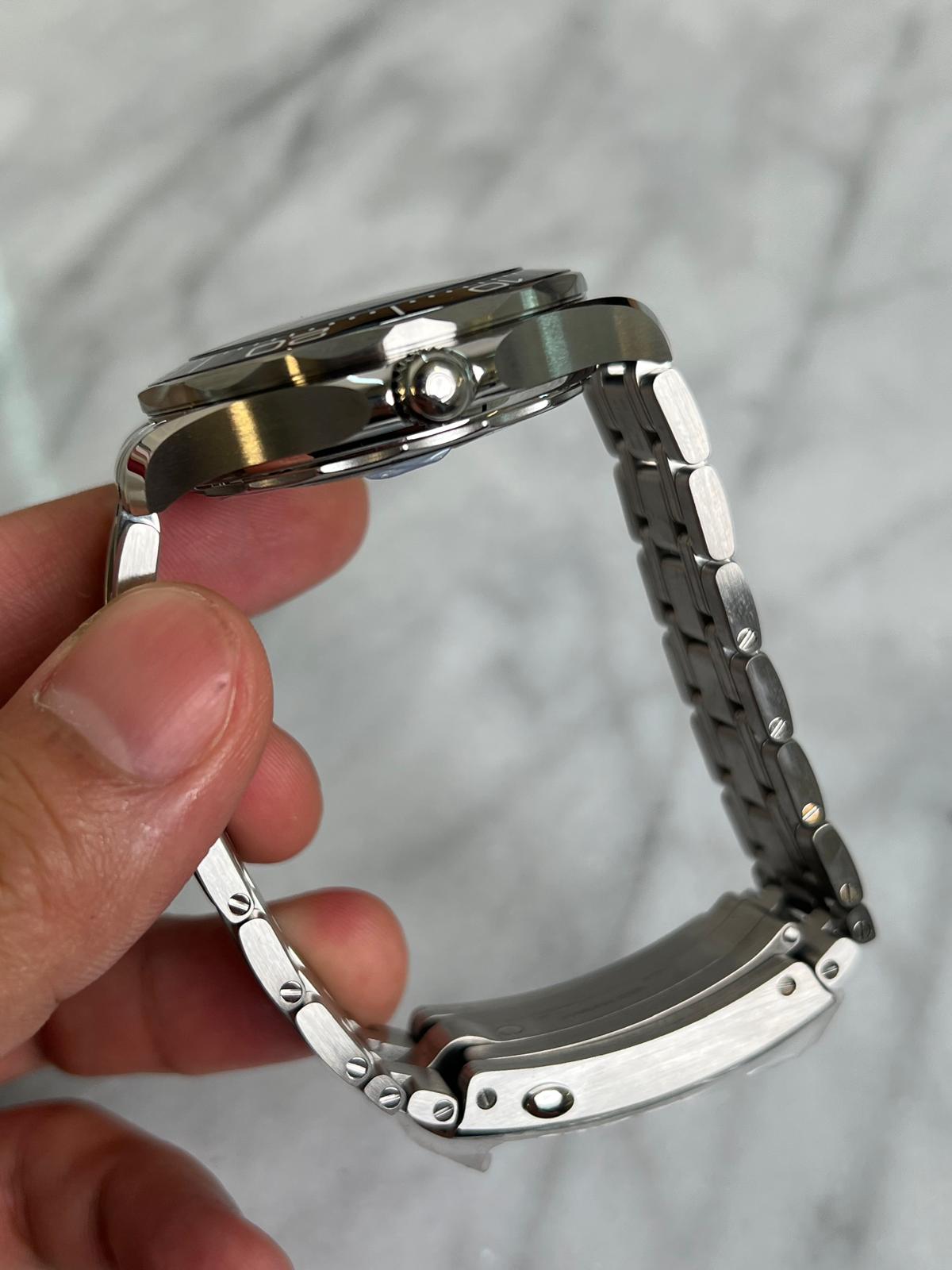 2024 21030422001001 Black Seamaster Diver 300M 42 mm, steel on steel New Complete