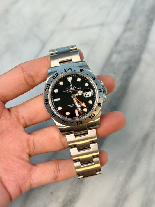 2021 226570 Black Preowned Good Complete