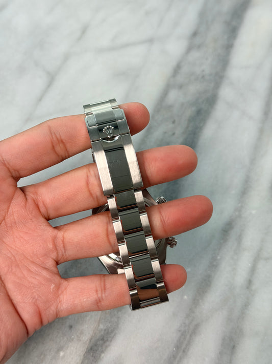 2025 126500LN Black Preowned Good Complete