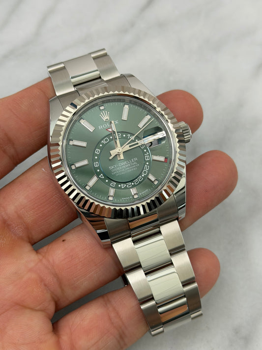 2026 336934 Oyster Green Sky Like New Complete