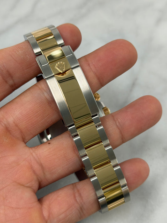 2024 126503 Black Preowned Good Complete