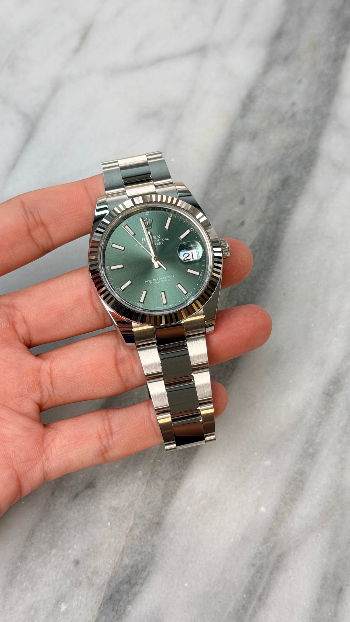 2025 126334 Oyster Green Index Preowned Good Complete