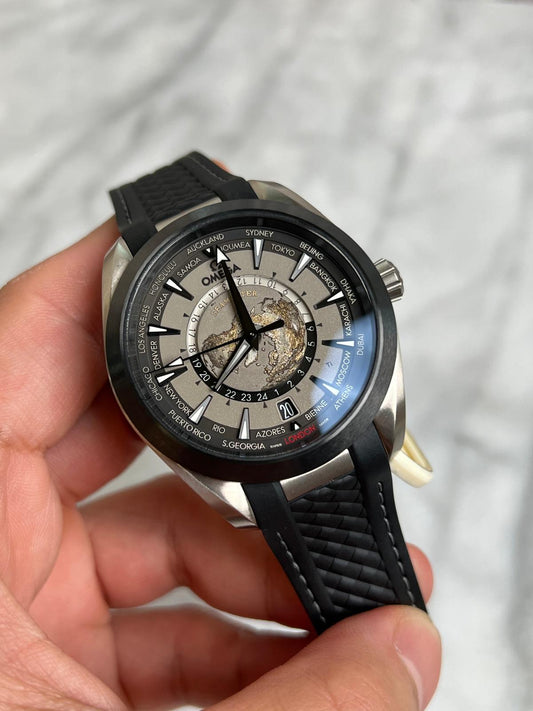 2024 22092432299001 Black Seamaster Aqua Terra 150M 43 mm, titanium on rubber strap New Complete