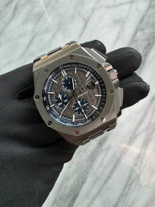 2020 26405CG Grey Ceramic/Titanium Offshore 44 Preowned Complete