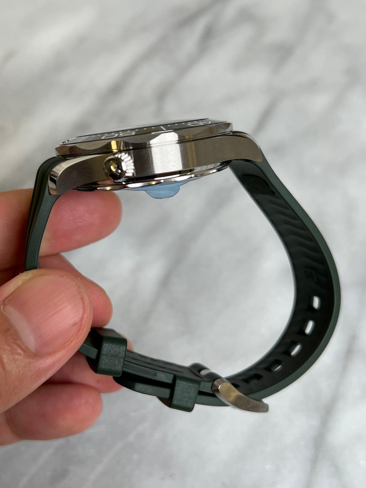 2024 21032422010001 Green Seamaster Diver 300M 42 mm, steel on rubber strap New Complete