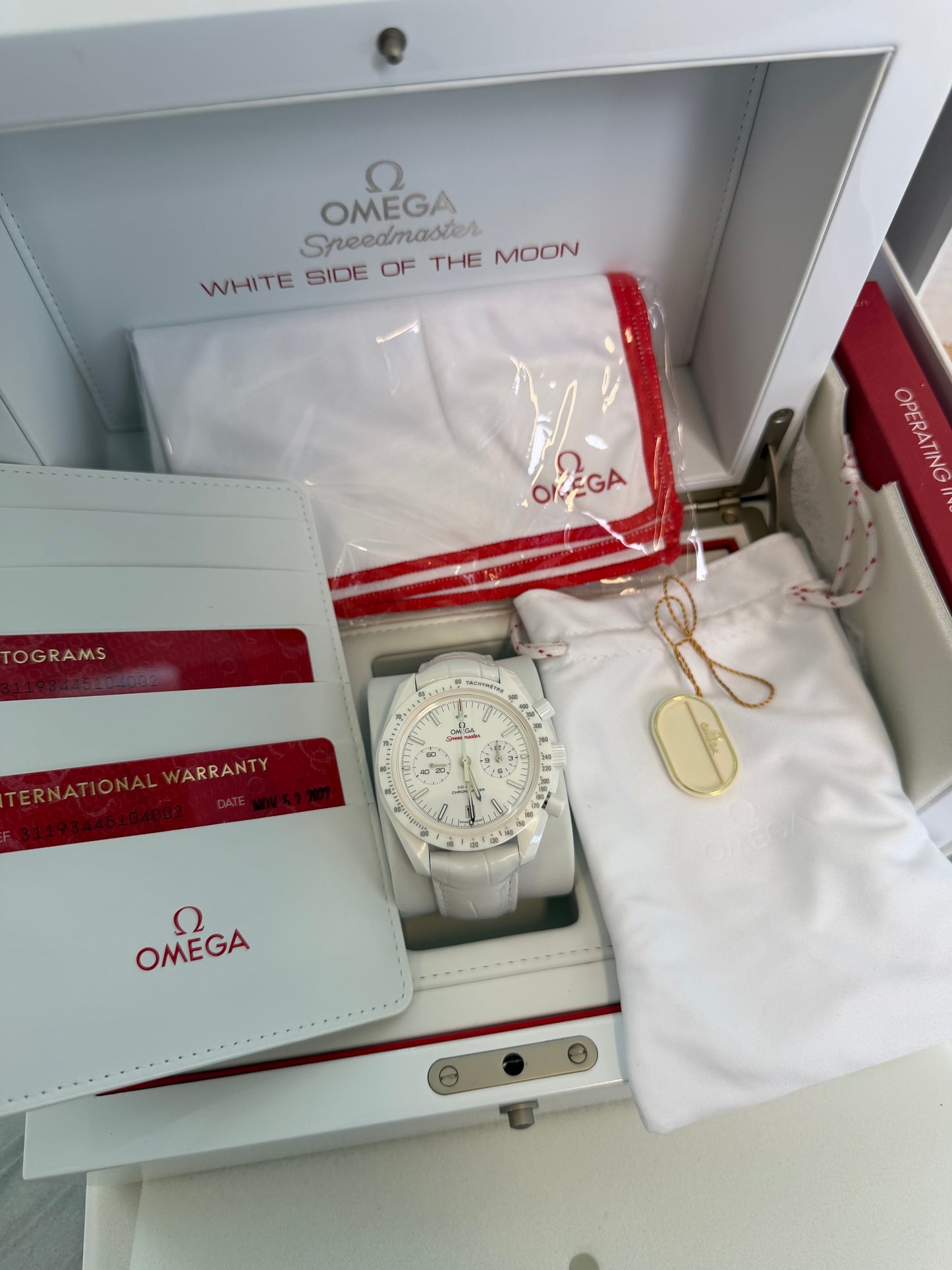 2022 311.93.44.51.04.002 Speedmaster White Side of the Moon Preowned Good NFC Complete