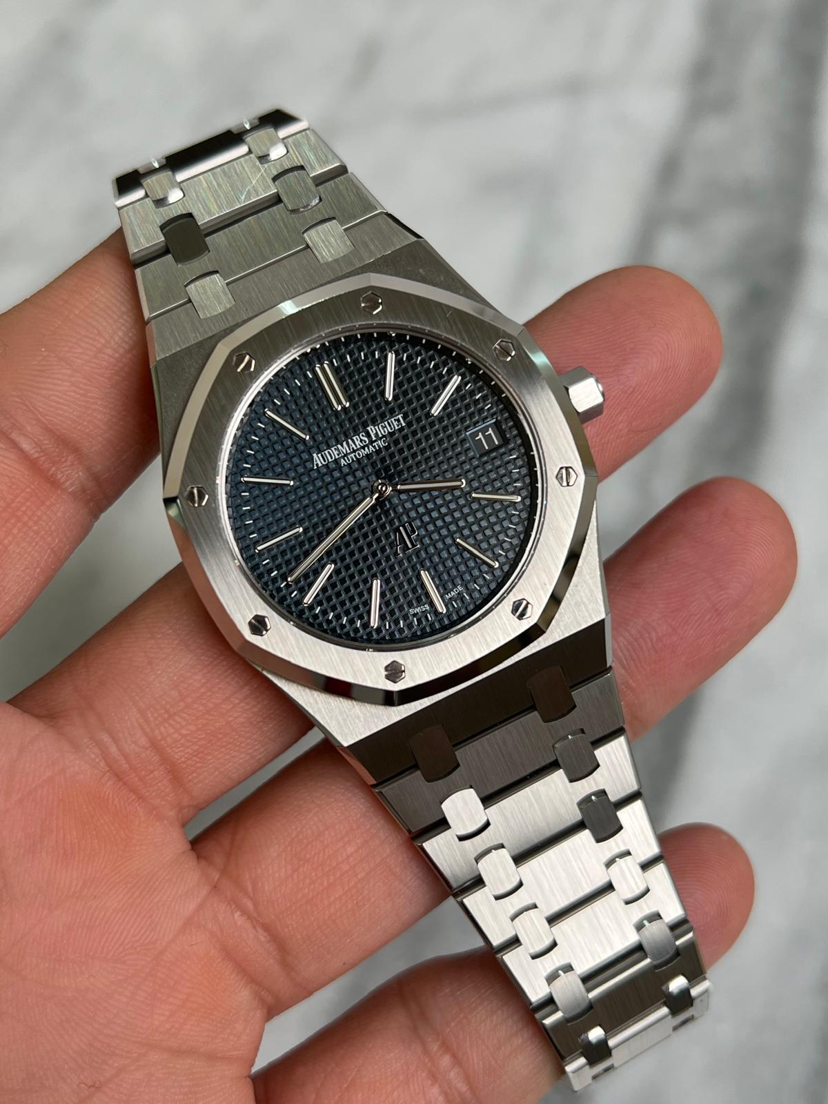 AP 2017 15202st Preowned Good Blue Jumbo 39mm Complete
