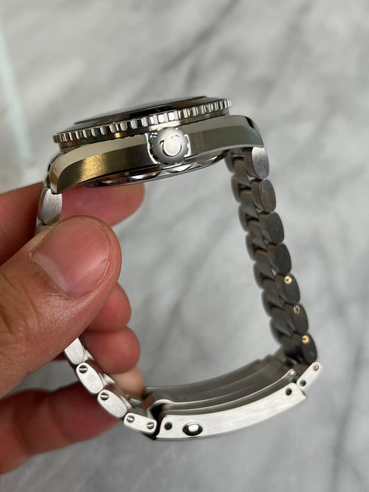 2024 21530442101001 Black Seamaster Planet Ocean 600M 43.5 mm, steel on steel New Complete