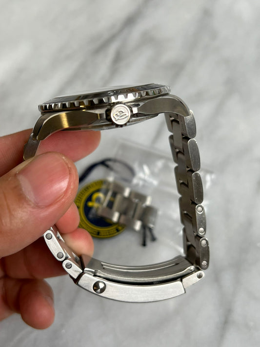 2022 A17376211L2A Super Ocean Turquiose 44mm Preowned Complete