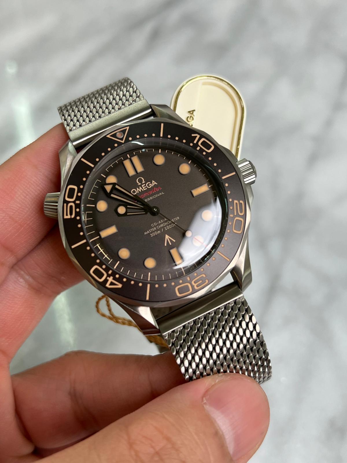 2024 21090422001001 Seamaster Diver 300M 007 Edition, Titanium on Titanium Bracelet New Complete