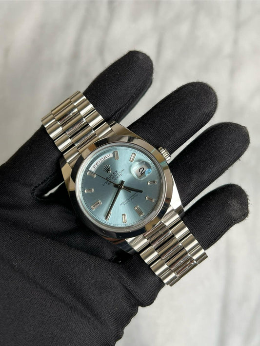2021 228206A Ice Blue Baguette Preowned Complete