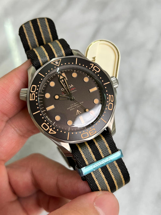 2024 21092422001001 Seamaster Diver 300M 007 Edition, Titanium on NATO strap New Complete