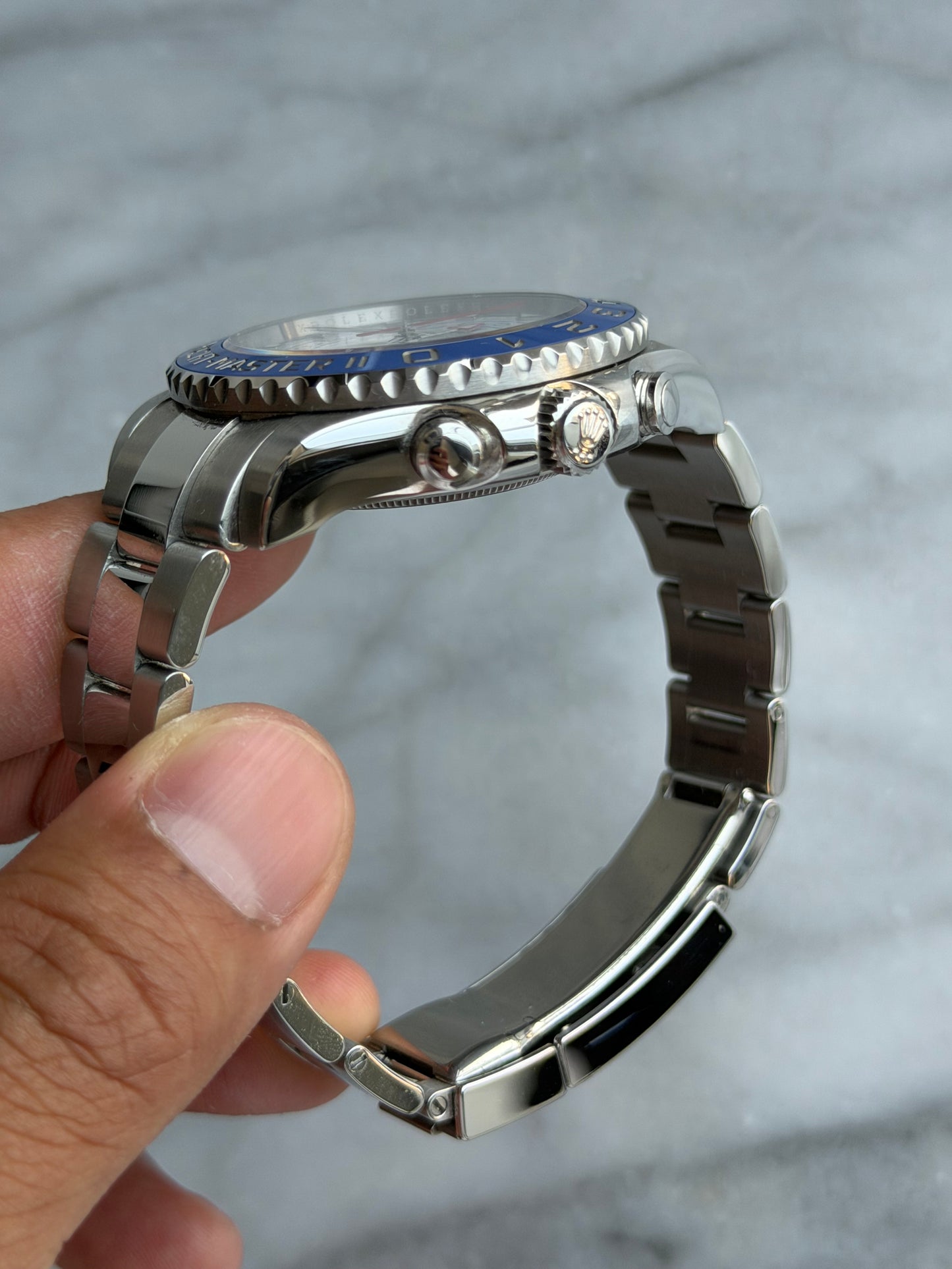 2021 116680 YM44, Mercedes Hands Preowned Complete