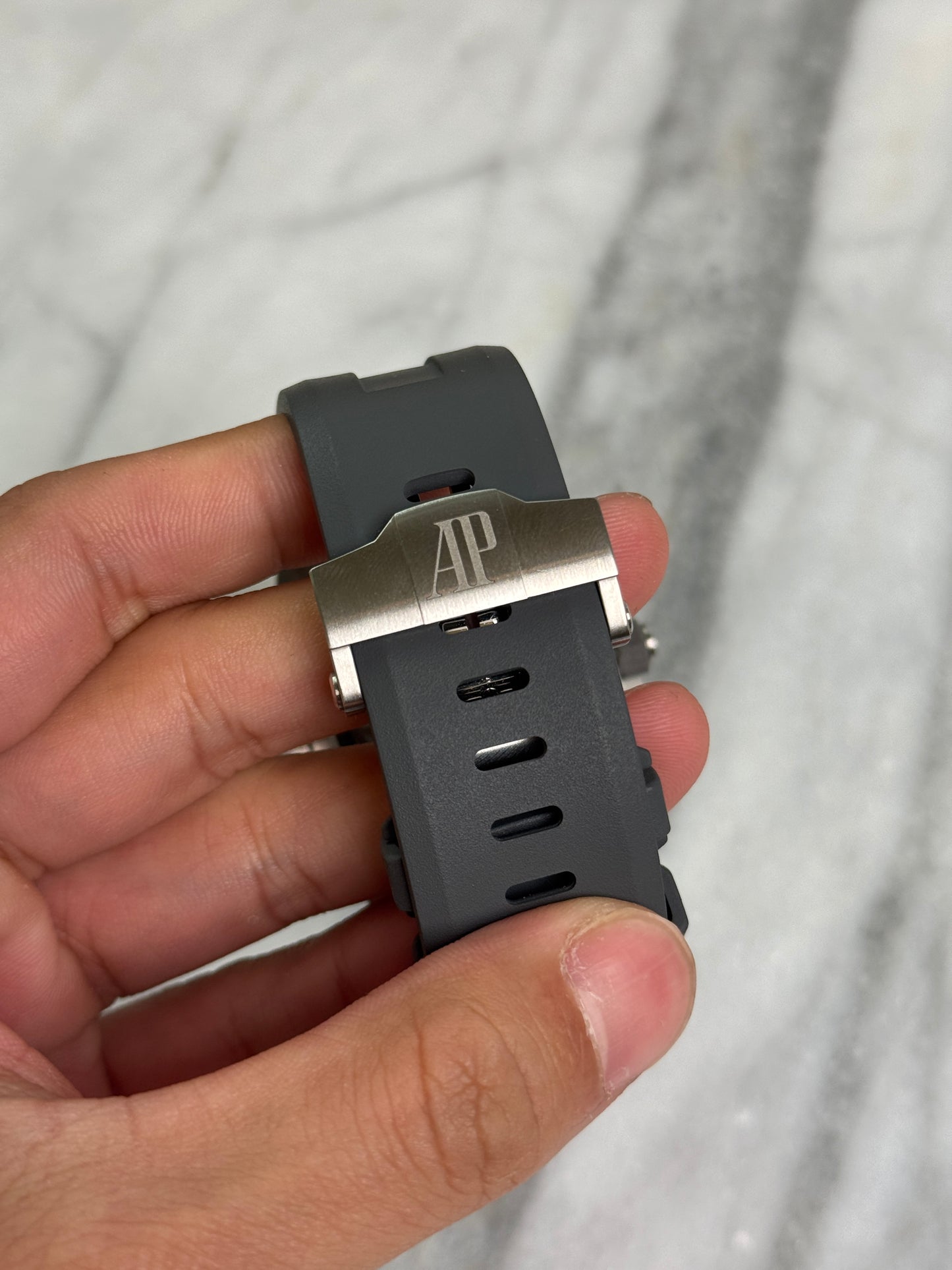 2024 15720ST.OO.A009CA.01 Grey Preowned Complete, Extra Navy Strap