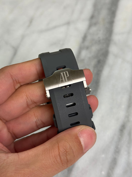 2024 15720ST.OO.A009CA.01 Grey Preowned Complete, Extra Navy Strap