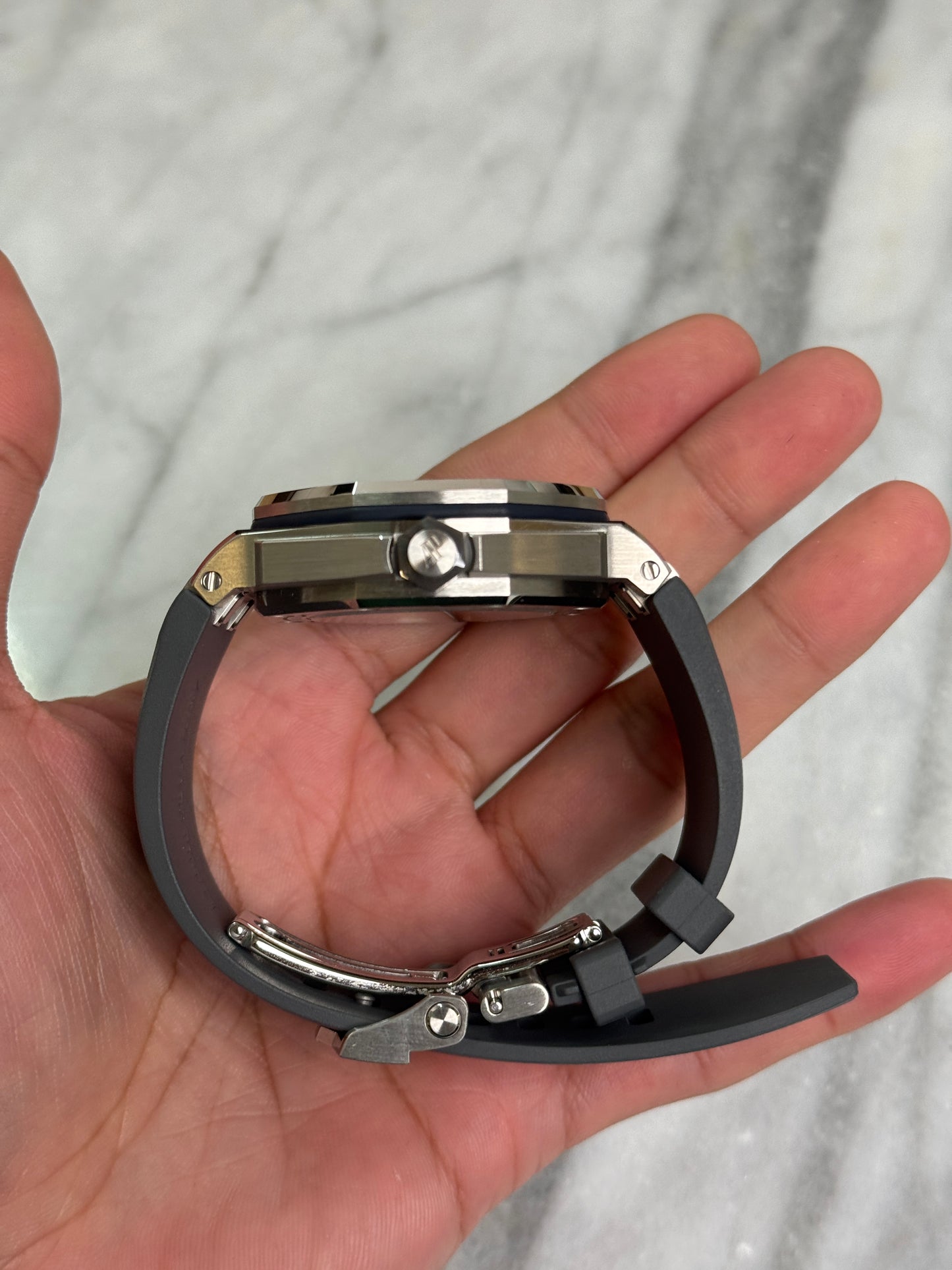 2024 15720ST.OO.A009CA.01 Grey Preowned Complete, Extra Navy Strap