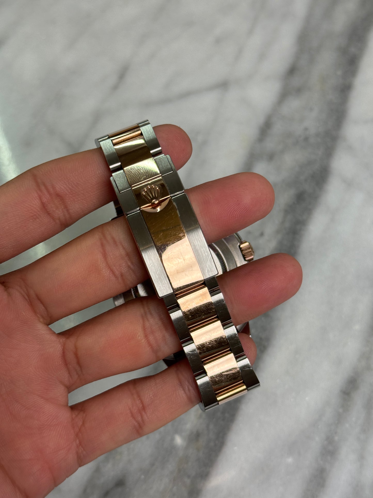 2022 116681 YM44 Mercededs Hands Preowned Complete