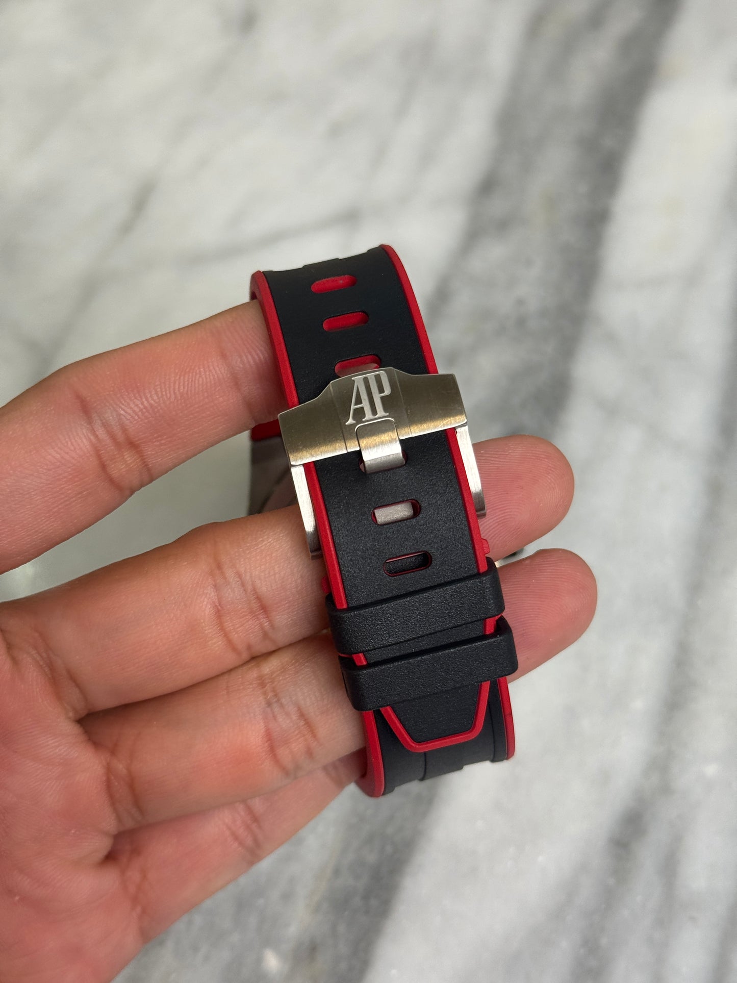 2016 26470ST.OO.A101CR.01 Vampire on Strap Preowned, Book Warranty Complete, 2 Extra Straps