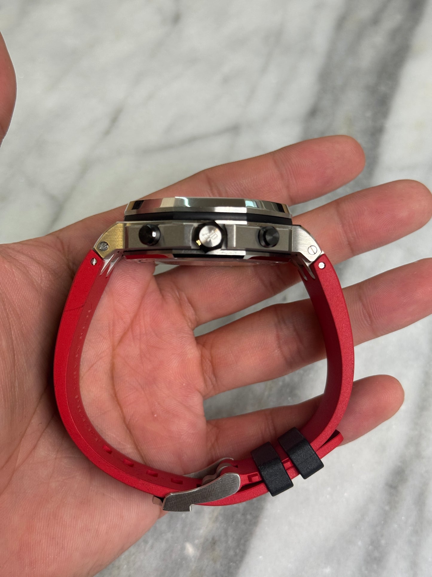 2016 26470ST.OO.A101CR.01 Vampire on Strap Preowned, Book Warranty Complete, 2 Extra Straps