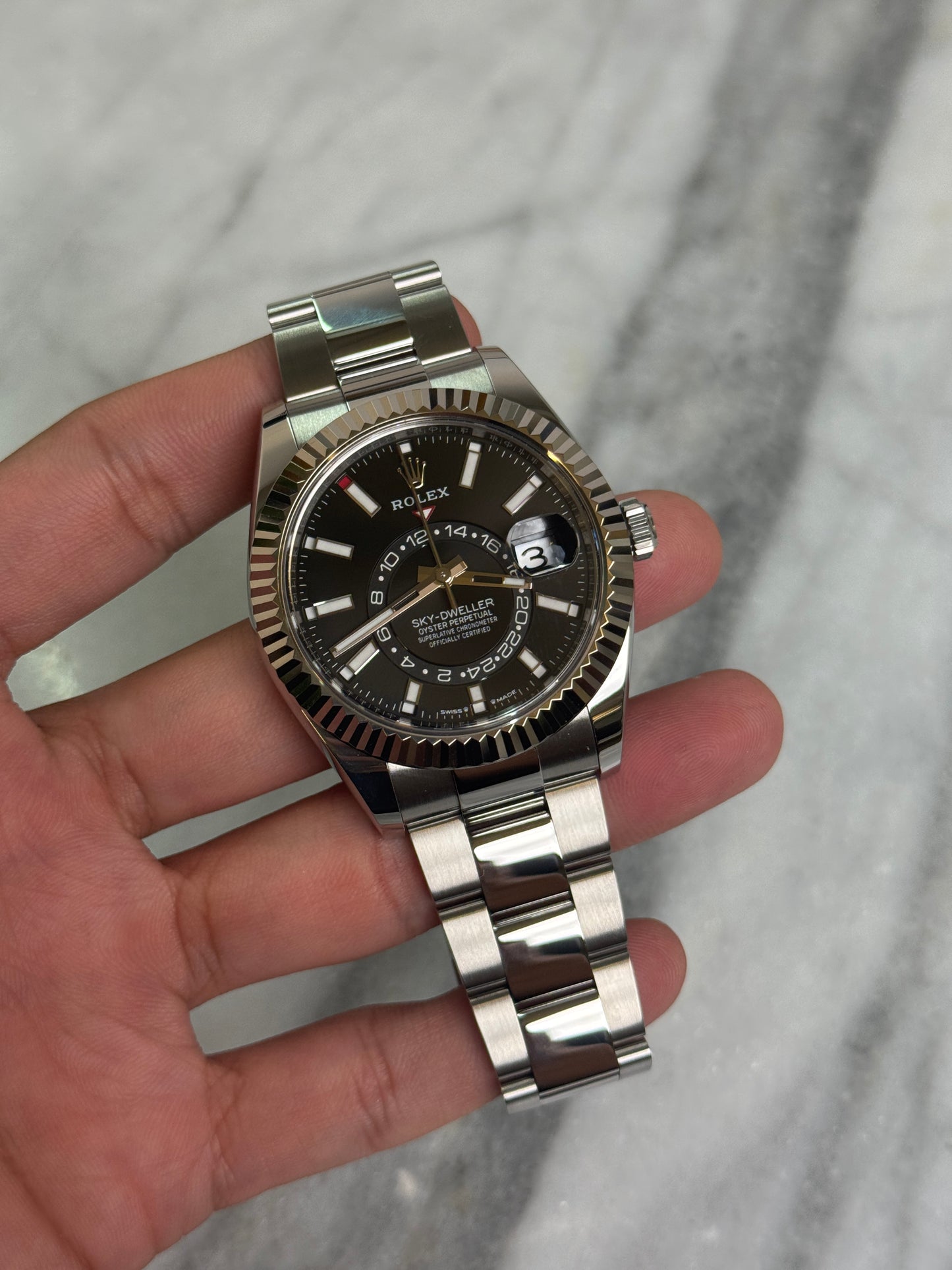 2025 336934 Oyster Black Sky Like New, Prev. Touched Up Complete