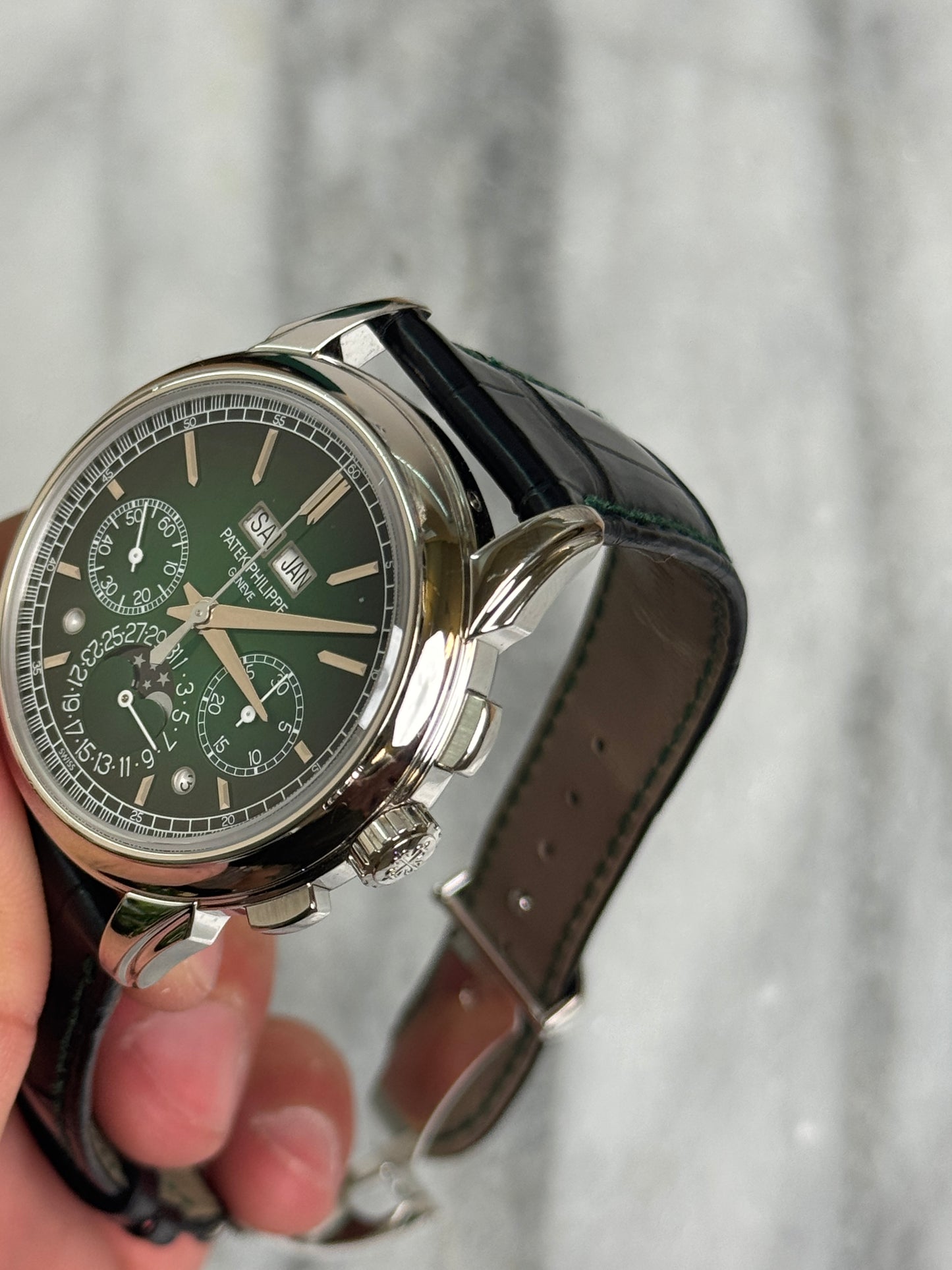 2022 5270P-014 Green Perpetual Calendar Preowned Complete