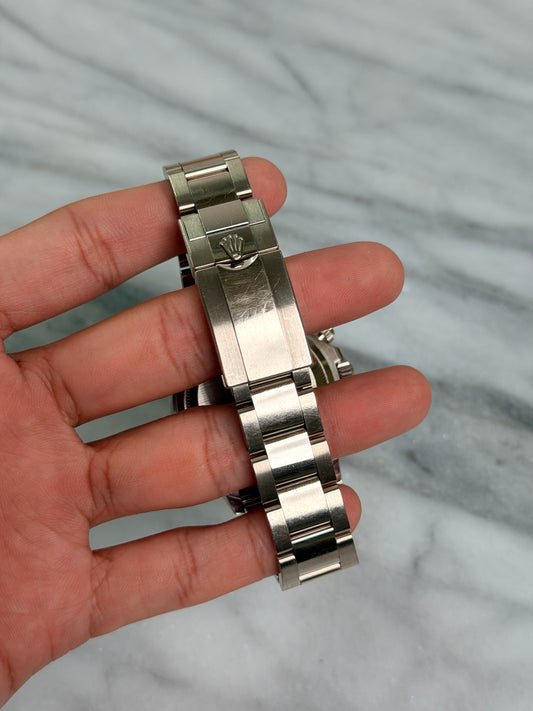 2024 126509 Black Preowned Complete