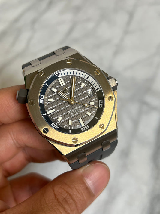 2024 15720ST.OO.A009CA.01 Grey Diver Like New Complete