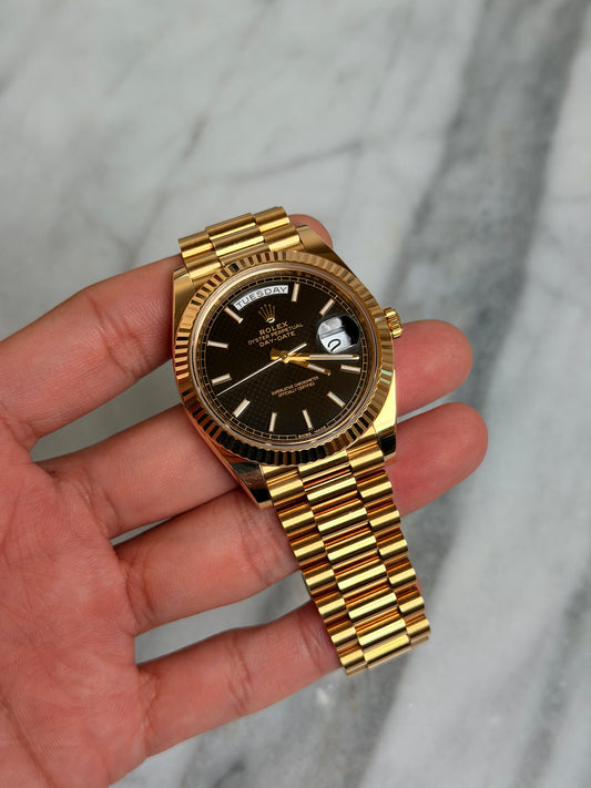 2018 228238 Black Motif Preowned Complete