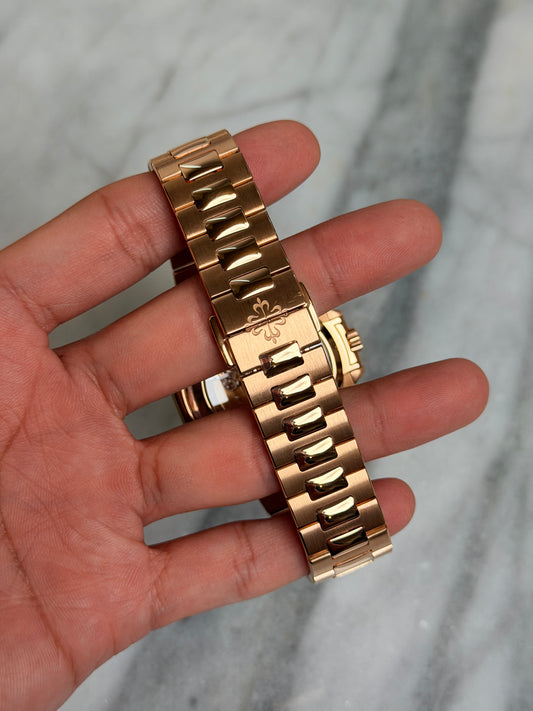 2022 5980/1R Nautilus Like New, New Buckle Complete