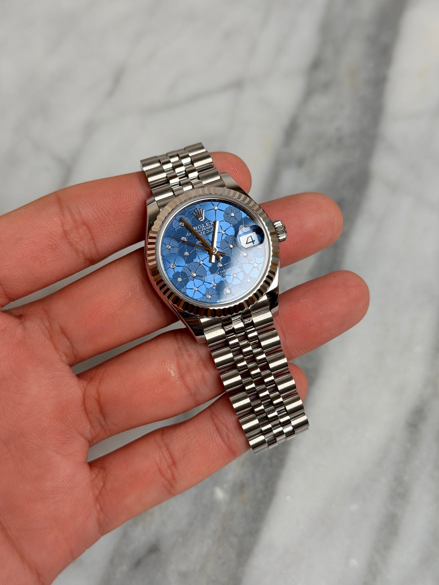 2022 278274 Jubilee Blue Floral Motif DJ31 NOS Complete